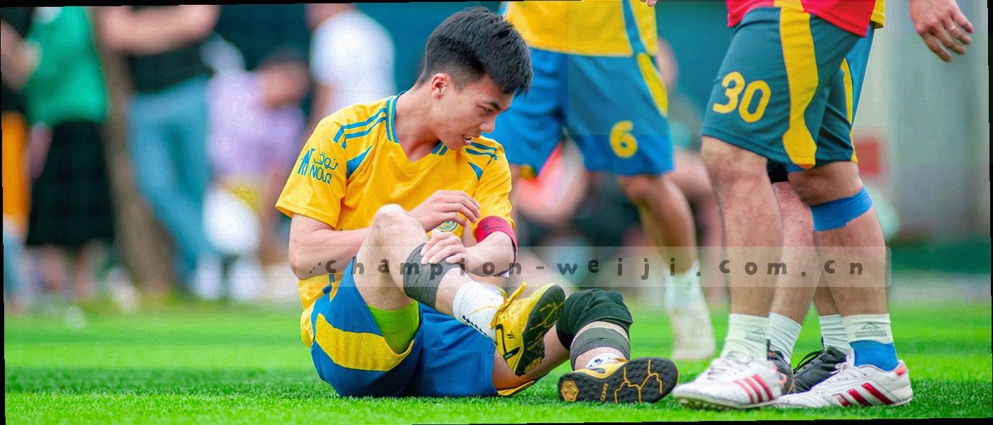 深墨蓝底上低透明数据网格与抽象锁形线条
